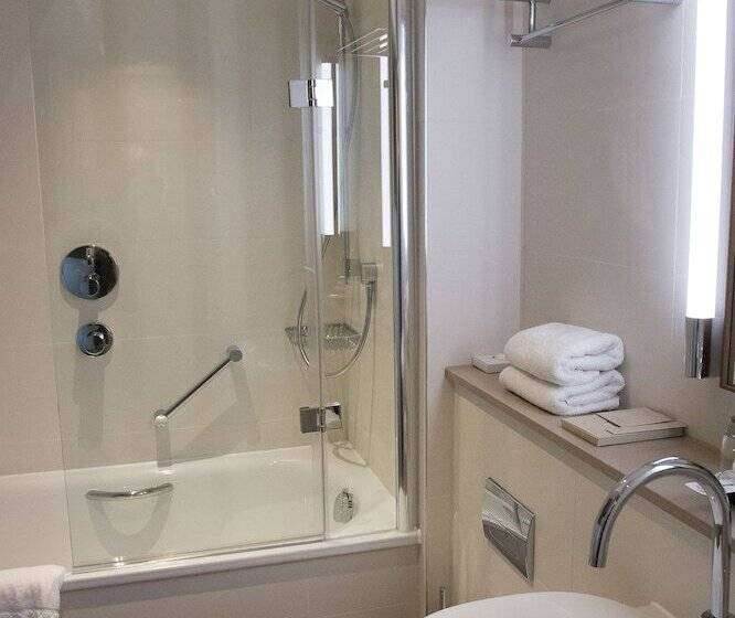 패밀리 룸, Hogarths Stone Manor