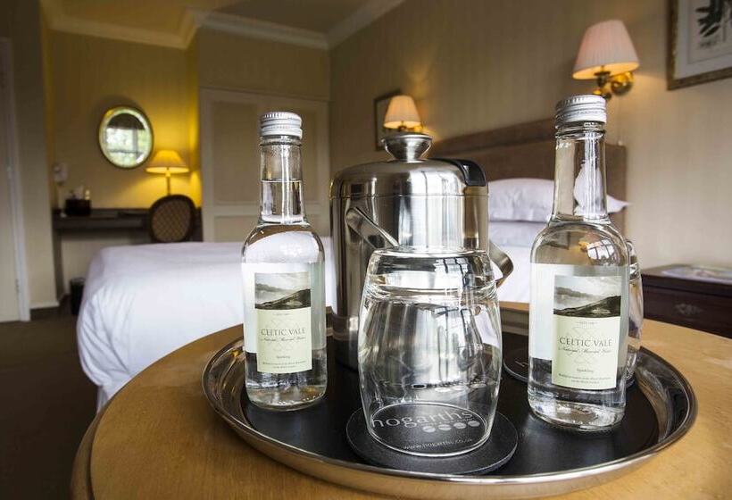 패밀리 룸, Hogarths Stone Manor