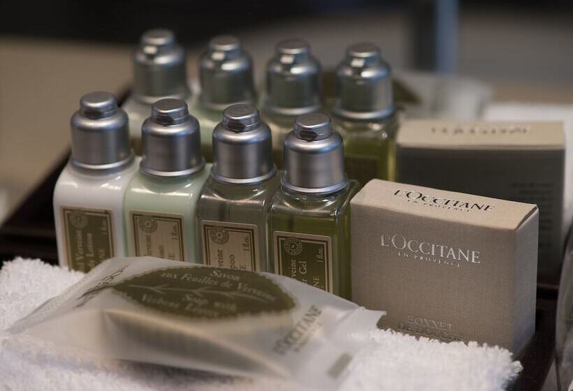 패밀리 룸, Hogarths Stone Manor