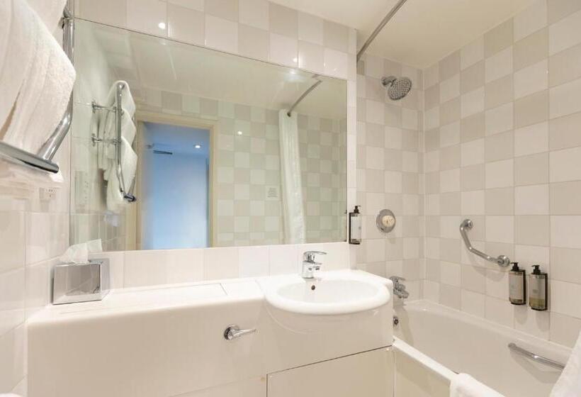 스탠다드 룸 더블 침대 2개, Holiday Inn Basildon, An Ihg