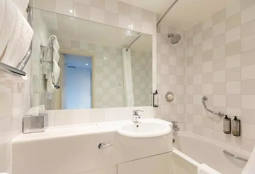 ２ダブルベッドのスタンダードルーム, Holiday Inn Basildon, An Ihg
