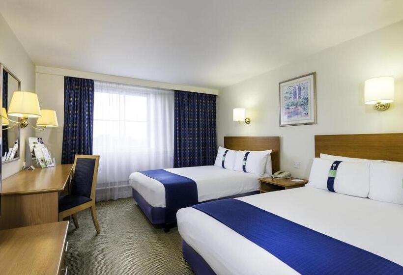 스탠다드 룸 더블 침대 2개, Holiday Inn Basildon, An Ihg