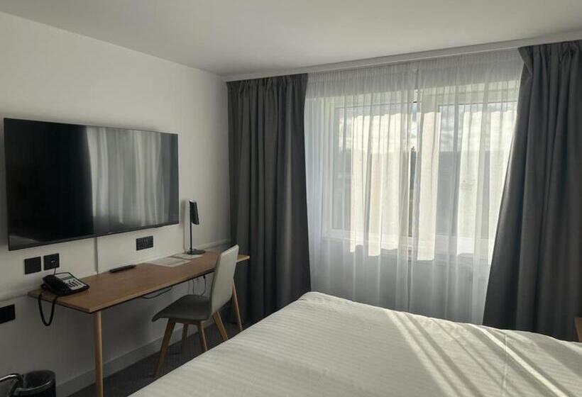 스탠다드 룸 킹사이즈 침대, Holiday Inn Basildon, An Ihg