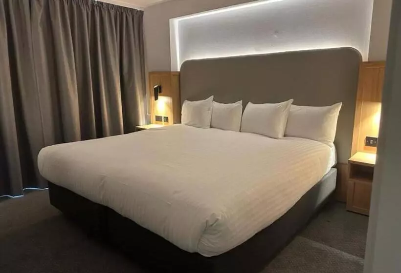 キングサイズベッドのスタンダードルーム, Holiday Inn Basildon, An Ihg
