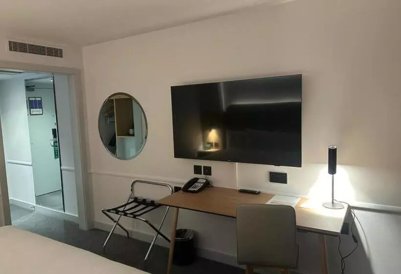 キングサイズベッドのスタンダードルーム, Holiday Inn Basildon, An Ihg