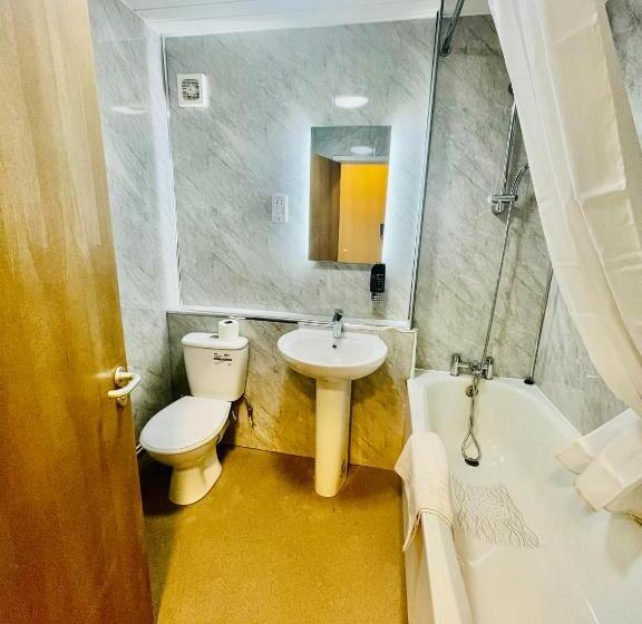 חדר אקזקיוטיב, Hylands