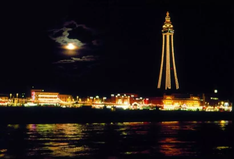 اتاق استاندارد با چشمانداز دریا, Imperial Hotel Blackpool