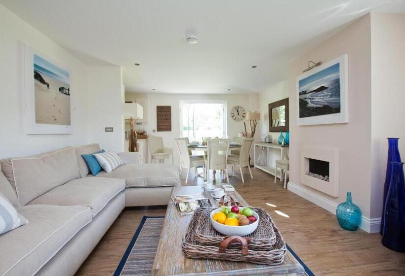 خانه 4 خوابه, La Place