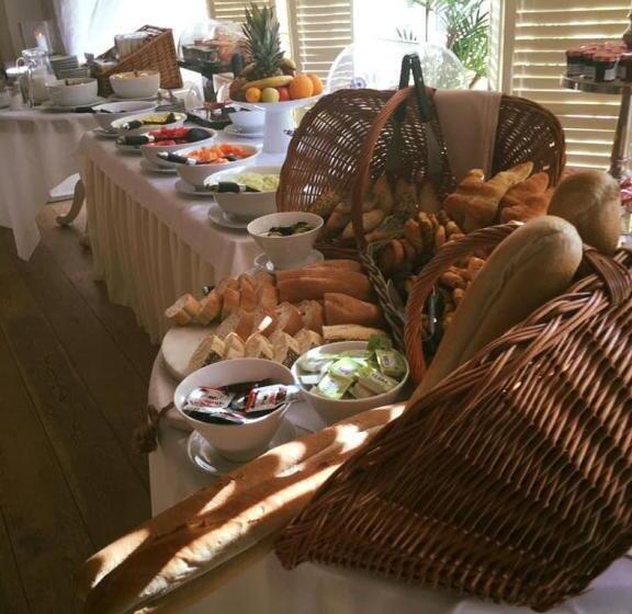 اتاق لوکس, La Place