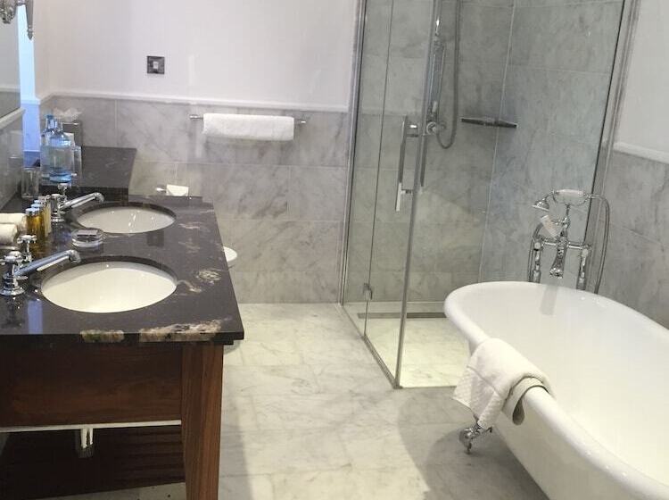 Полулюкс, Lucknam Park