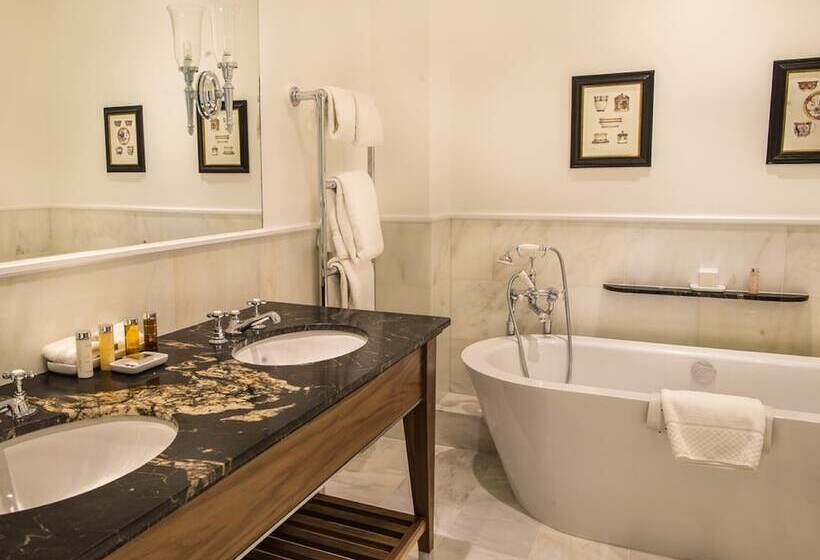 Номер Стандарт, Lucknam Park