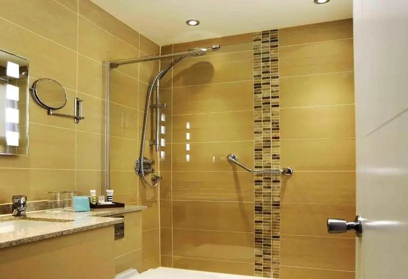プレミアムトリプルルーム, Mercure London Bloomsbury