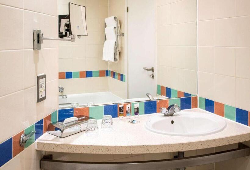 חדר דחוקס עם מיטת קינג, Mercure London Heathrow