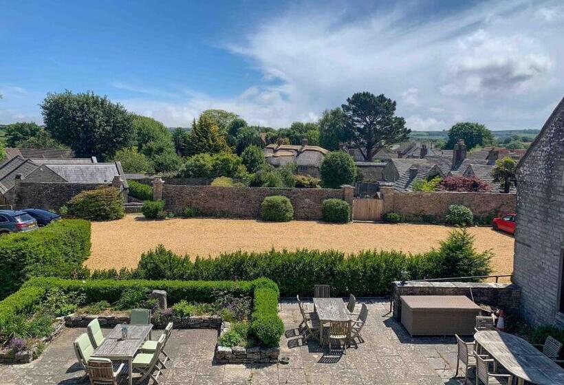 Quarto Estandar, Mortons Manor