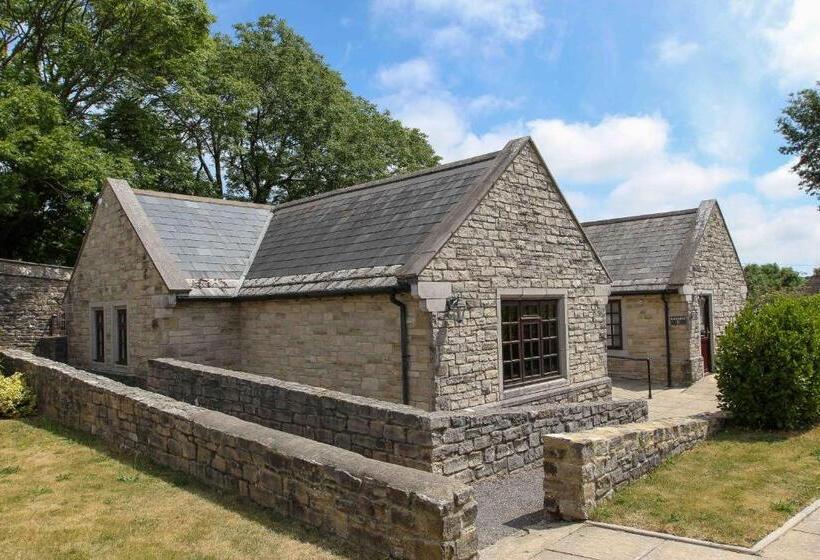 غرفة قياسية لذوى الاحتياجات الخاصة, Mortons Manor