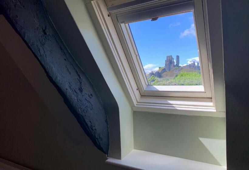 جناح, Mortons Manor