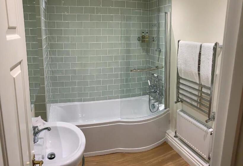 جناح عائلي, Mortons Manor