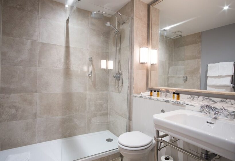 غرفة أساسية, The Beverley Arms