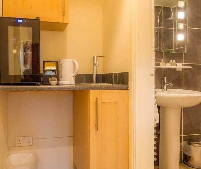 スタンダードルーム, The Hanmer Arms