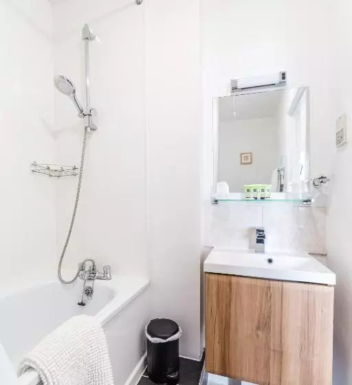 Suite Familiar, Mount Pleasant