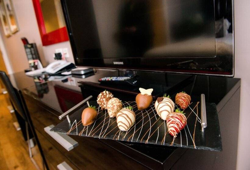 标准三人间, The Royal Hotel Cardiff