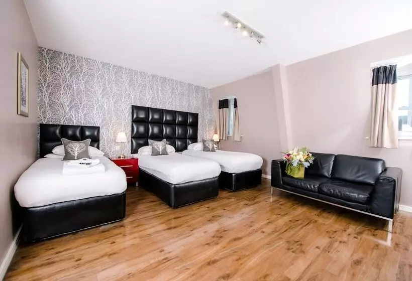 اتاق استاندارد سه نفره, The Royal Hotel Cardiff