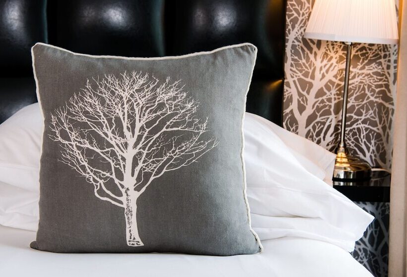 标准三人间, The Royal Hotel Cardiff