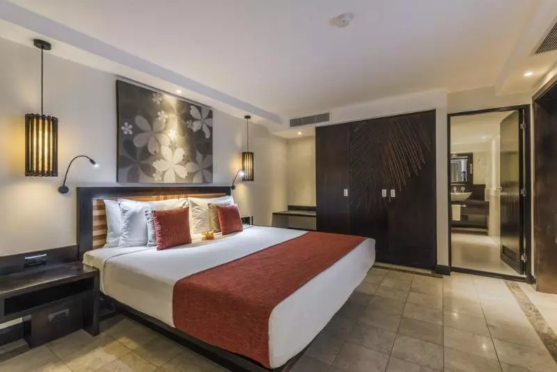 سوئیت با تخت بزرگ, The Warwick Fiji