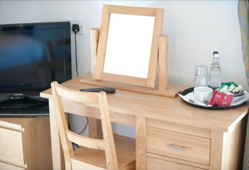 스탠다드 룸, The White Cliffs