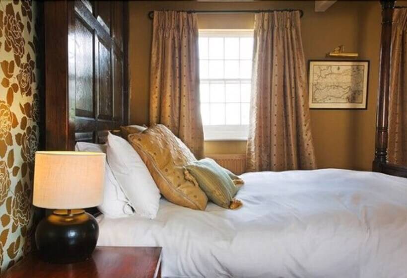 스탠다드 룸, The White Cliffs