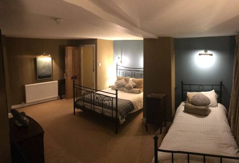 수피리어 룸, The White Cliffs