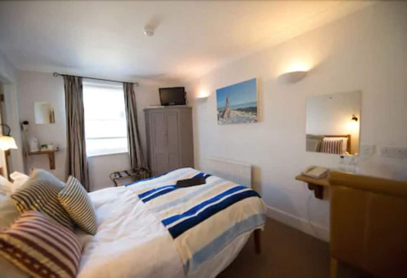 수피리어 룸, The White Cliffs