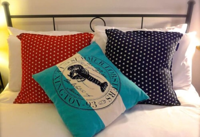 스탠다드 룸, The White Cliffs