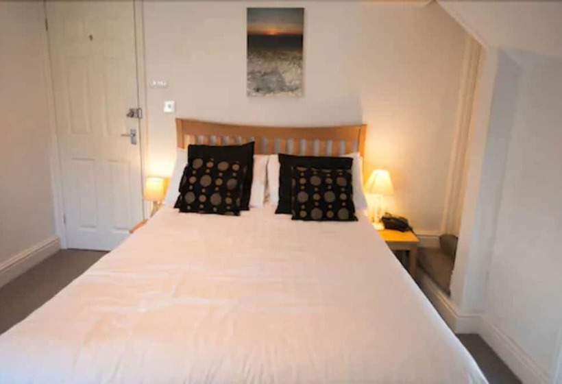 스탠다드 룸, The White Cliffs