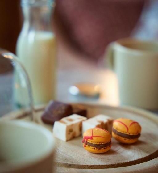 スタンダードルーム, The White Horse