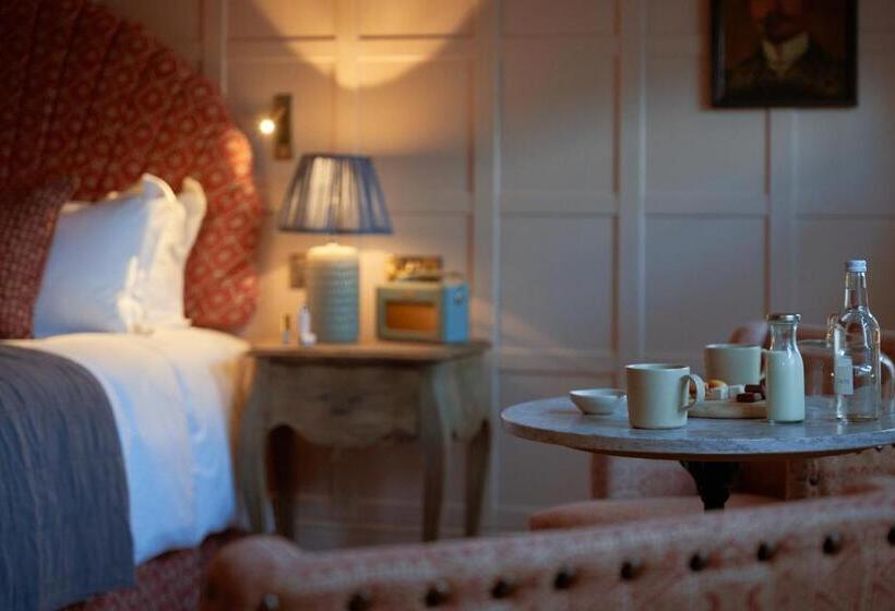 スタンダードルーム, The White Horse