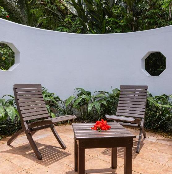 ویلای استاندارد با چشم‌انداز باغ, Koro Sun Resort & Rainforest Spa