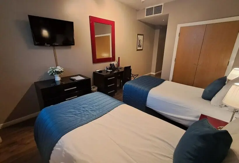 اتاق استاندارد سه نفره, Royal Hotel Cardiff by Belvilla