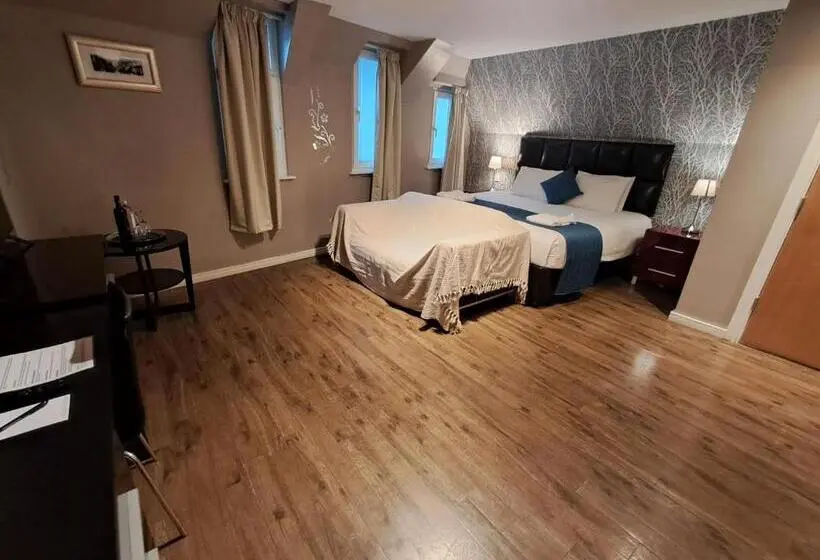 اتاق سوپریور با تخت بزرگ, Royal Hotel Cardiff by Belvilla