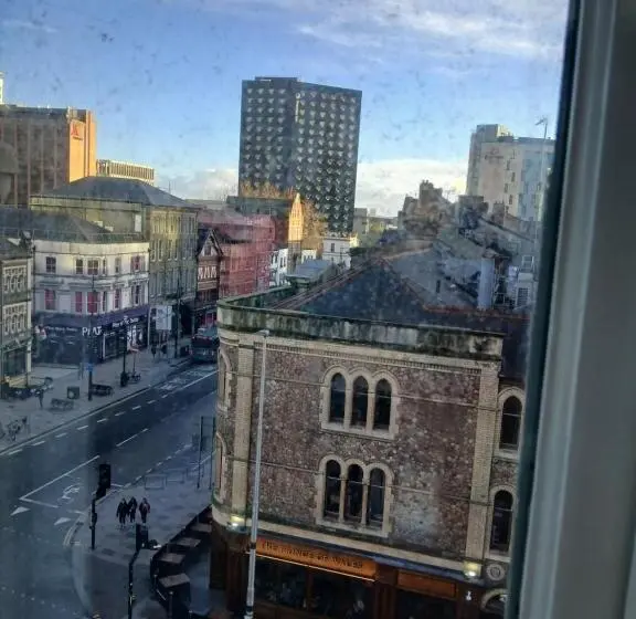 اتاق اکونومی, Royal Hotel Cardiff by Belvilla