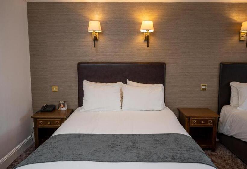 패밀리 룸, Castle And Ball By Greene King Inns