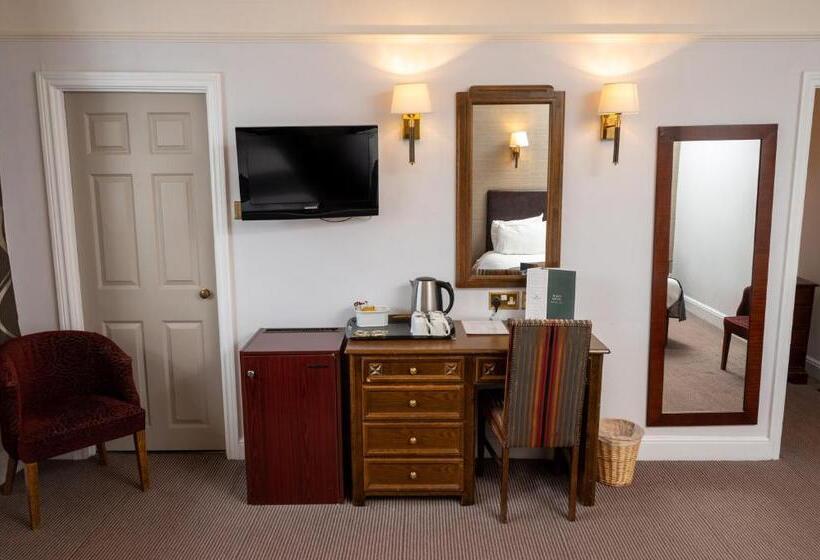 패밀리 룸, Castle And Ball By Greene King Inns