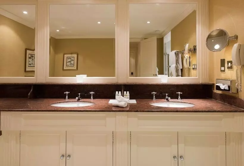 スイート, Chewton Glen Hotel   An Iconic Luxury