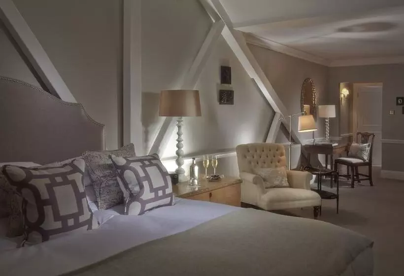 スイート, Chewton Glen Hotel   An Iconic Luxury
