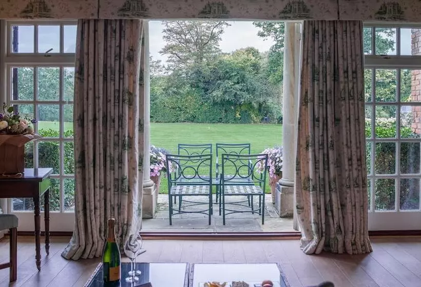 スタンダードルーム, Chewton Glen Hotel   An Iconic Luxury
