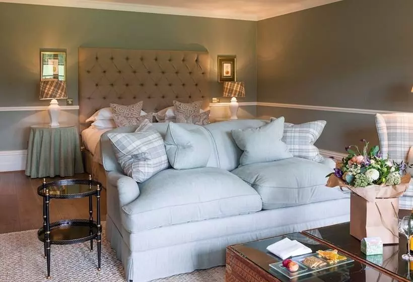 スタンダードルーム, Chewton Glen Hotel   An Iconic Luxury