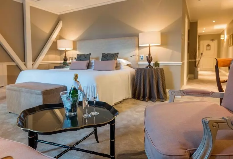 スタンダードルーム, Chewton Glen Hotel   An Iconic Luxury