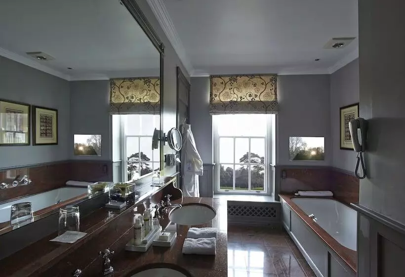 スイート, Chewton Glen Hotel   An Iconic Luxury