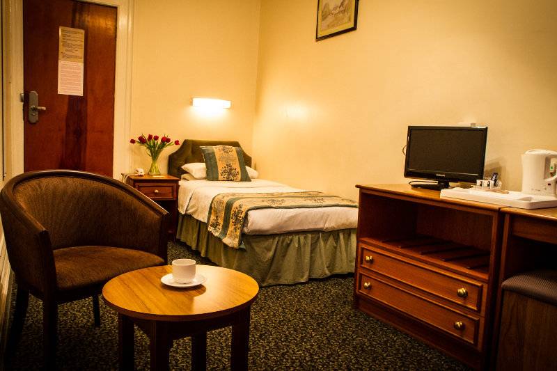 标准单人间, The Columbia