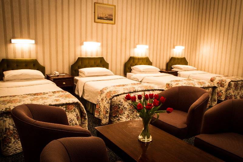 四人标准间, The Columbia